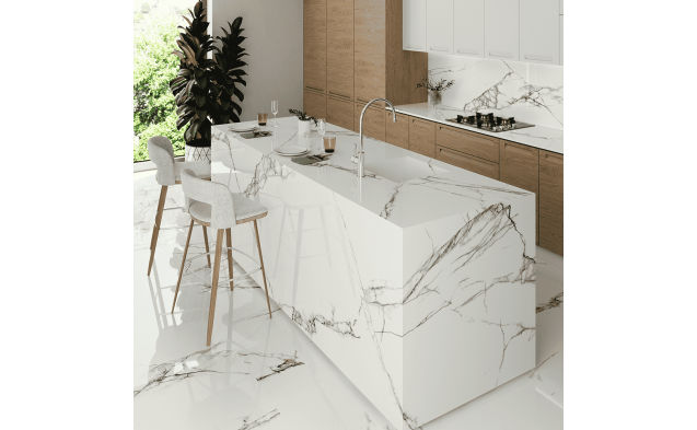 Material no poroso y de bajo mantenimiento. Resistente a manchas y golpes, ideal para cocinas, paredes y pisos.